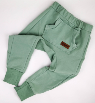 Baggy dziecięce z grubej dresówki: rozmiar 134