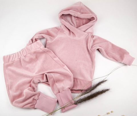 Dres dziecięcy welurowy rozmiar 92