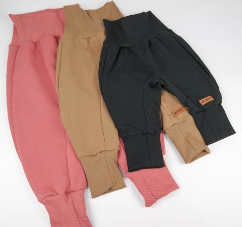 Bezuciskowe spodnie baggy niemowlęce z drubej dresówki