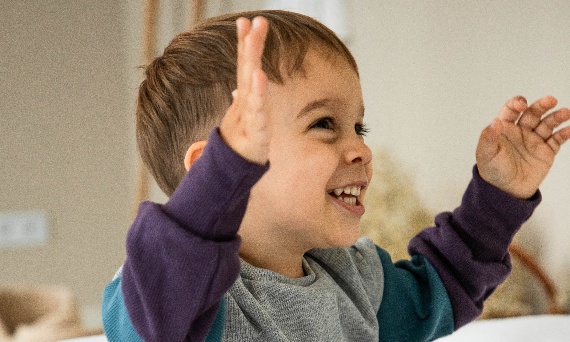 Dlaczego dzieci nie lubią sztywnych ubrań? Komfort a potrzeby sensoryczne